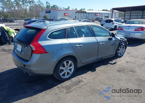 2017 Volvo V60 T5 Premier z USA, uszkodzony, nr VIN YV140MEK6H1373045